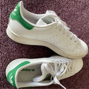 Womens tennis shoes
